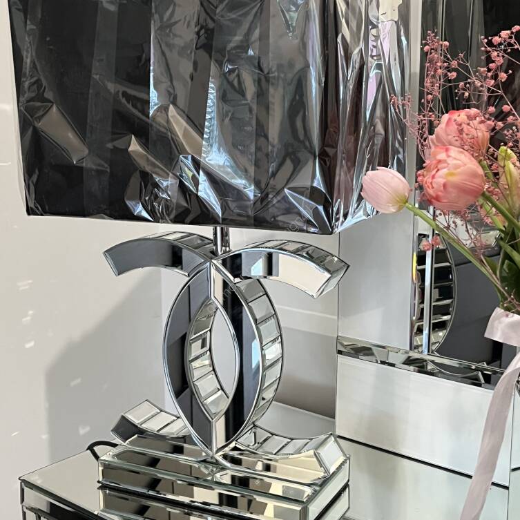 Lampa stołowa chanel