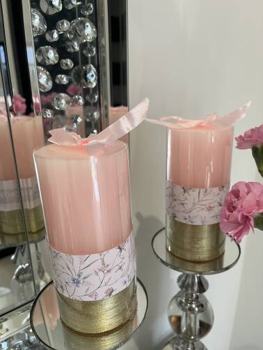 Świeca zapachowa różowa 14 cm