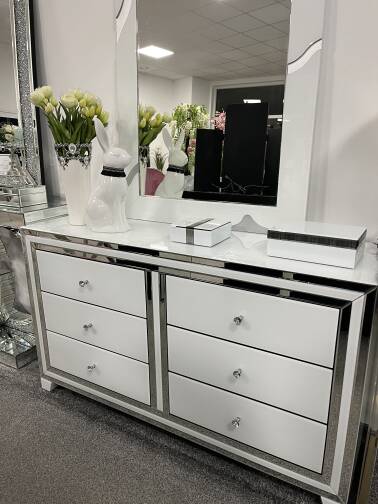 Komoda szklana biała Malibu