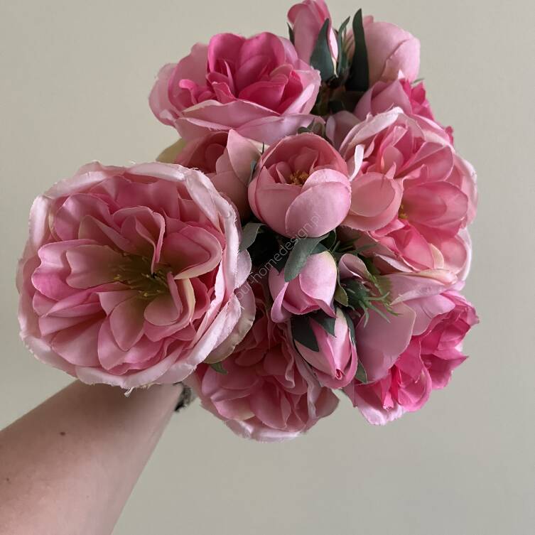 Bukiet różowych różyczek 